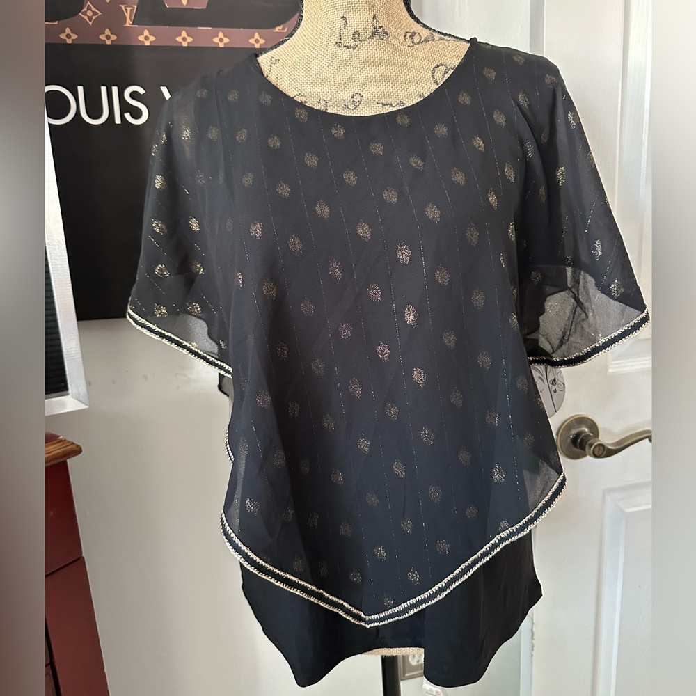 🆕Naïf Black & Gold Top